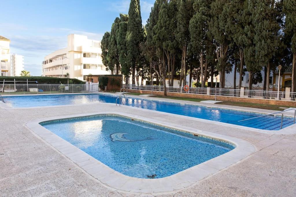 Enjoy La Carihuela Beach At 4 Min.Terrace & Pool. Torremolinos Exteriör bild