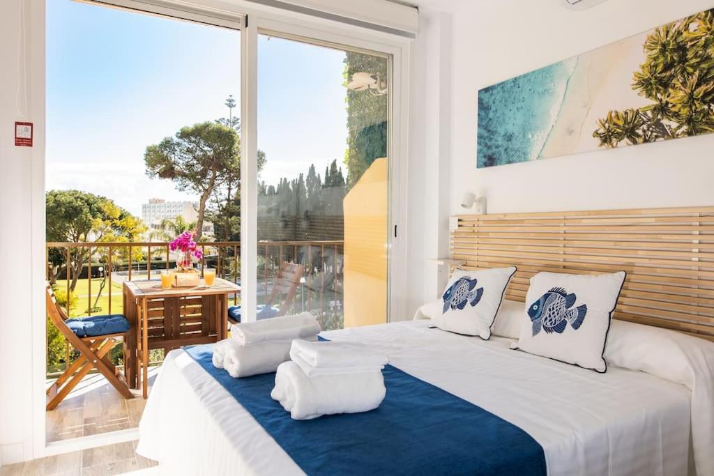 Enjoy La Carihuela Beach At 4 Min.Terrace & Pool. Torremolinos Exteriör bild